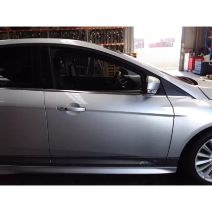 FORD FOCUS RIGHT FRONT DOOR LZ, HATCH/SEDAN, VIN MPB, TREND/SPORT/TITANIUM, 07/1