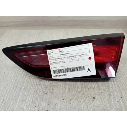 HOLDEN ASTRA REAR GARNISH TAILGATE LAMP (RH SIDE), BK, 5DR HATCH, R/RS, NON LED